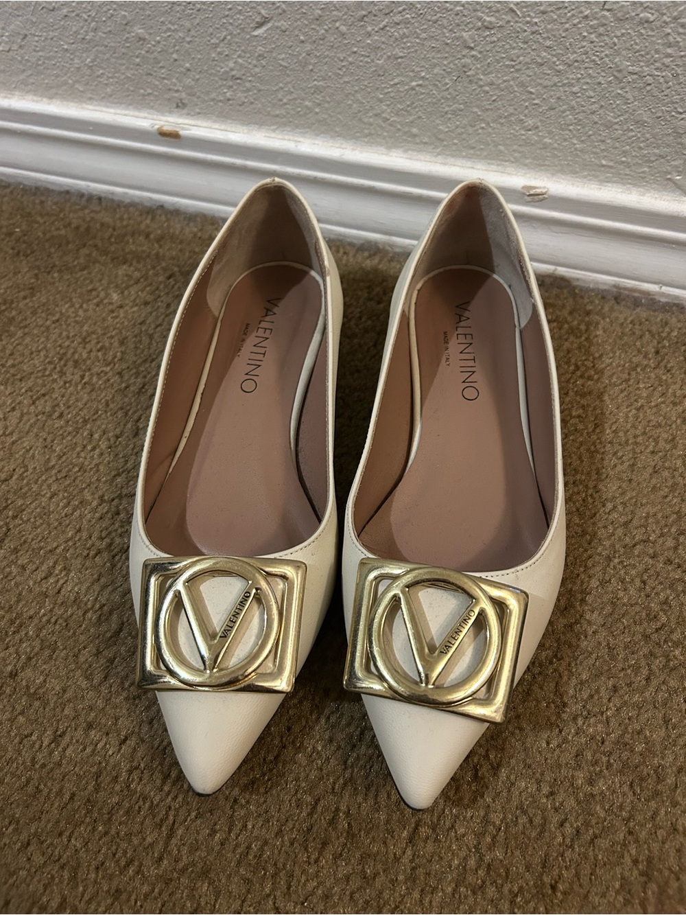 In great condition elegant Valentino shoes